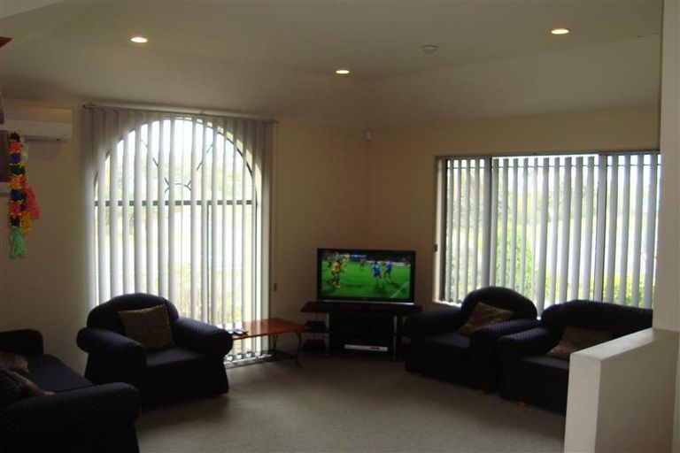 Photo of property in 25 Peninsula Road, Mangere, Auckland, 2022