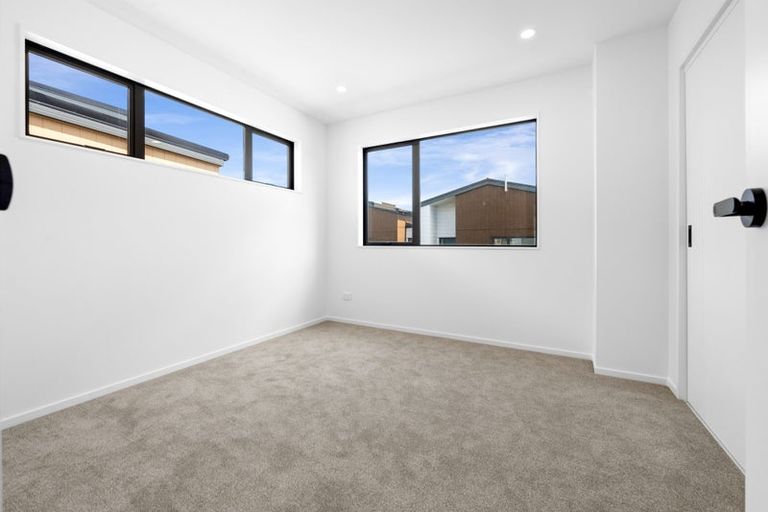 Photo of property in 16 Kiato Lane, Flat Bush, Auckland, 2019