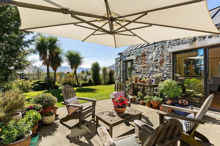 Photo of property in 8 Bretby Court, Jacks Point, Queenstown, 9371