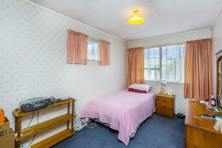 Photo of property in 1/48 Kowhai Avenue, Ebdentown, Upper Hutt, 5018