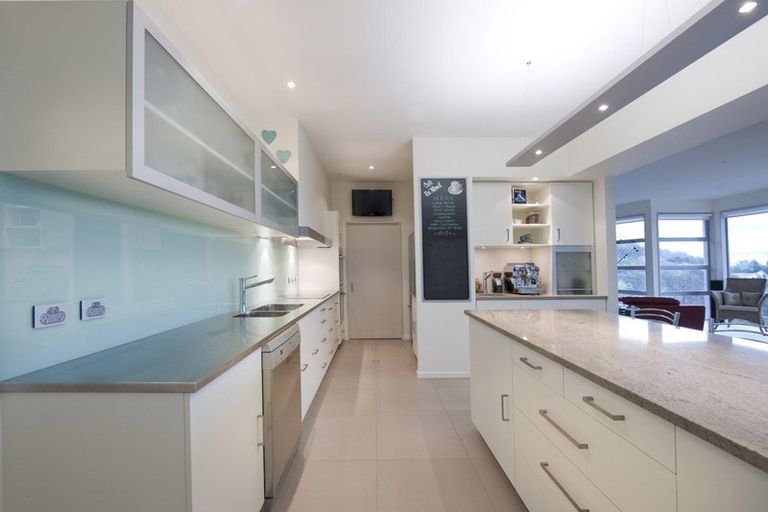 Photo of property in 22 Iles Lane, Cashmere, Christchurch, 8022