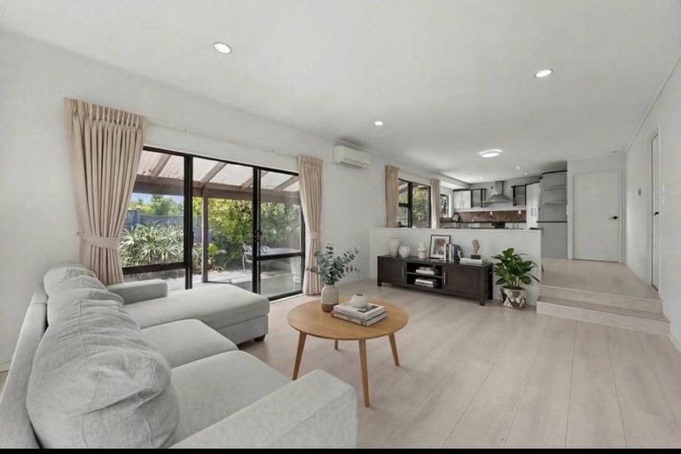 Photo of property in 49 Gosford Drive, Botany Downs, Auckland, 2010
