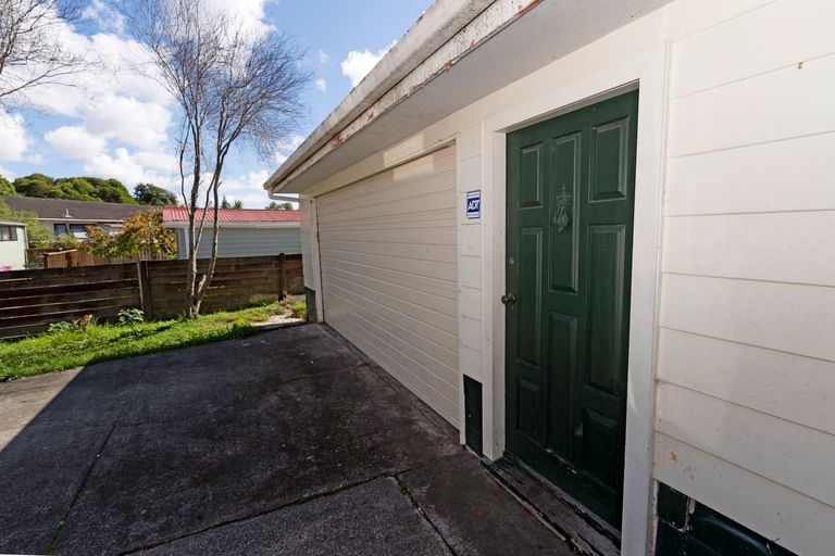 Photo of property in 3 Glucina Place, Glen Eden, Auckland, 0602