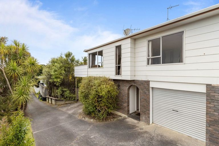 Photo of property in 2/10 Mahara Avenue, Birkenhead, Auckland, 0626