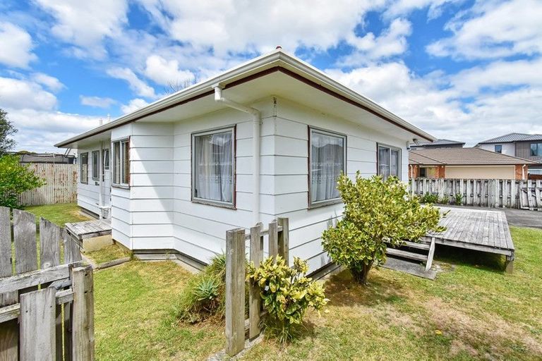 Photo of property in 2/15 Kent Road, Manurewa, Auckland, 2102