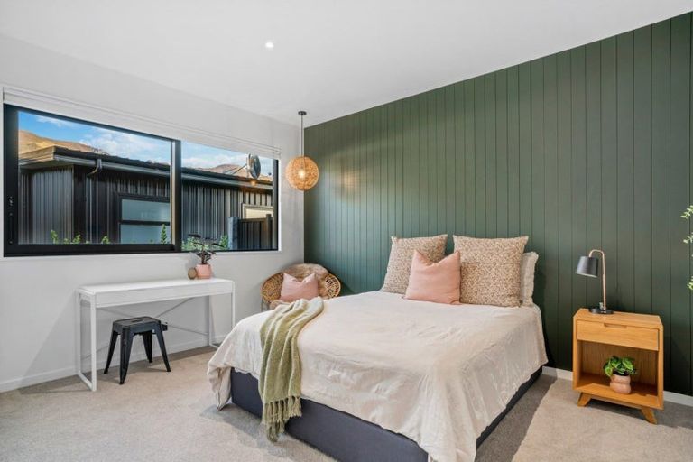 Photo of property in 11 Sapphire Spring Rise, Wanaka, 9305