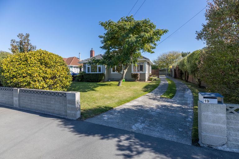 Photo of property in 19 Wilton Crescent, Bishopdale, Christchurch, 8053