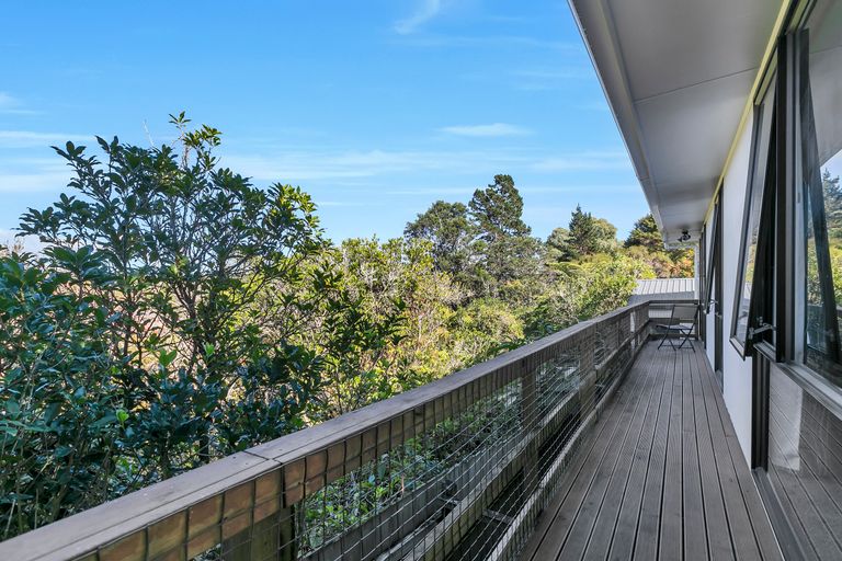 Photo of property in 2/109 Oreil Avenue, West Harbour, Auckland, 0618