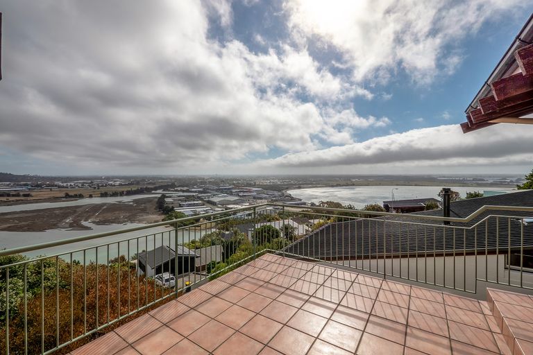 Photo of property in 76 Cannon Hill Crescent, Mount Pleasant, Christchurch, 8081