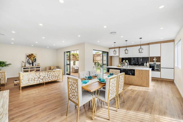 Photo of property in 12a Sheridan Drive, New Lynn, Auckland, 0600