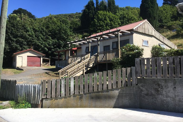 Photo of property in 145 Ravensbourne Road, Ravensbourne, Dunedin, 9022