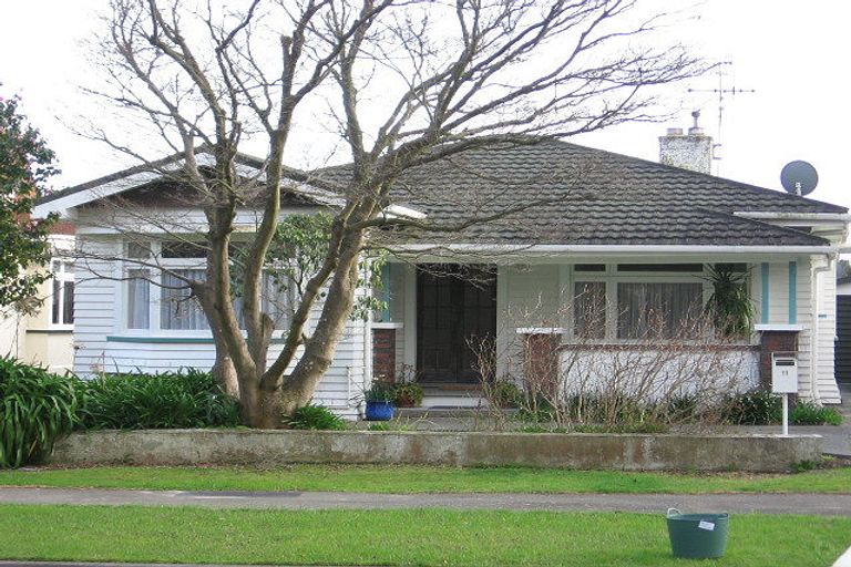 Photo of property in 11 Manapouri Crescent, Hokowhitu, Palmerston North, 4410