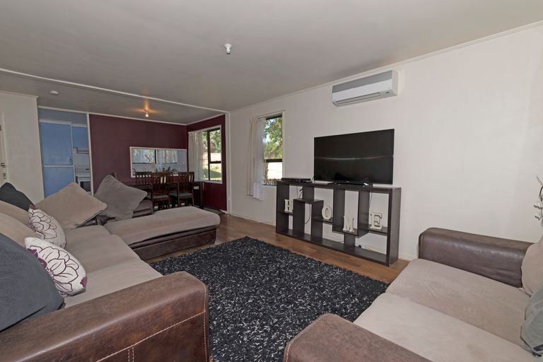 Photo of property in 3 Glucina Place, Glen Eden, Auckland, 0602