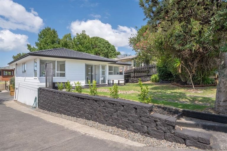 Photo of property in 9 Juniper Road, Sunnynook, Auckland, 0620