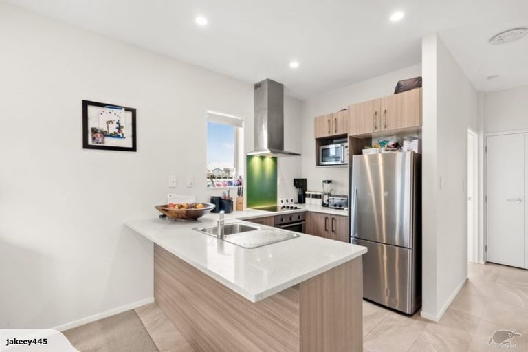 Photo of property in 2 Saddleback Crescent, Papakura, 2110