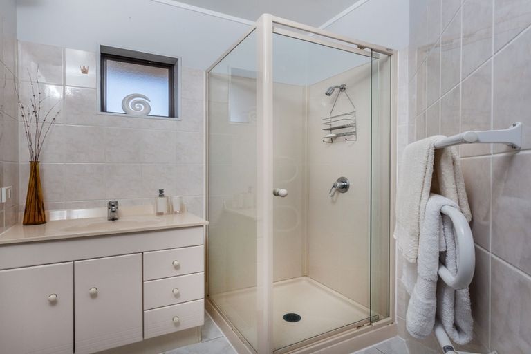 Photo of property in 27 Nirvana Way, Mount Roskill, Auckland, 1041