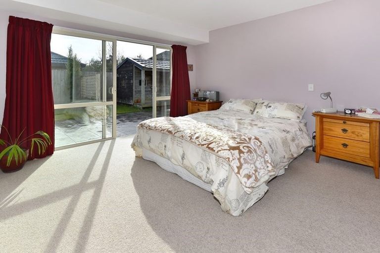 Photo of property in 27 Broadhaven Avenue, Parklands, Christchurch, 8083