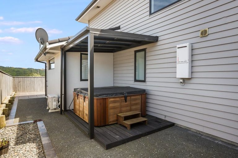 Photo of property in 34 Waitaria Terrace, Aotea, Porirua, 5024