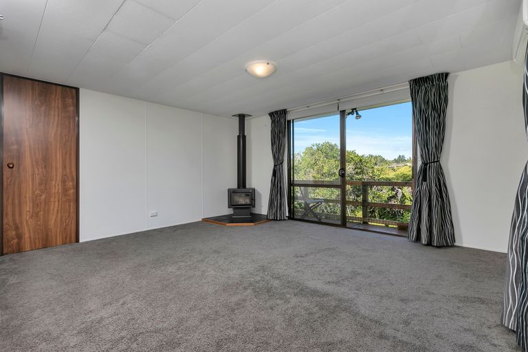 Photo of property in 2/109 Oreil Avenue, West Harbour, Auckland, 0618