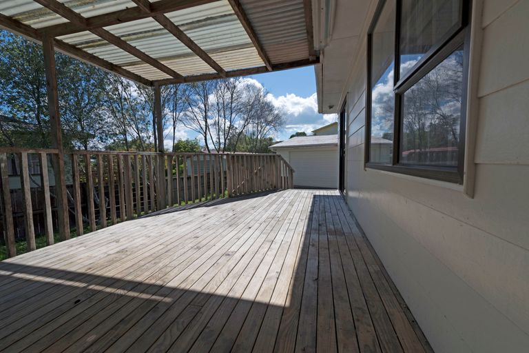 Photo of property in 3 Glucina Place, Glen Eden, Auckland, 0602