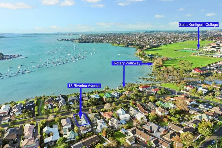 Photo of property in 18 Riverlea Avenue, Pakuranga, Auckland, 2010