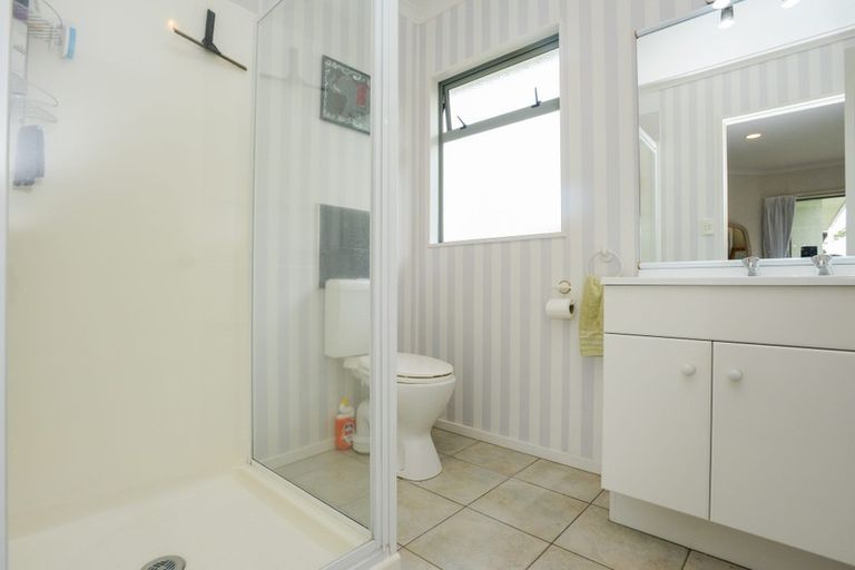 Photo of property in 12 Flemington Place, Taradale, Napier, 4112