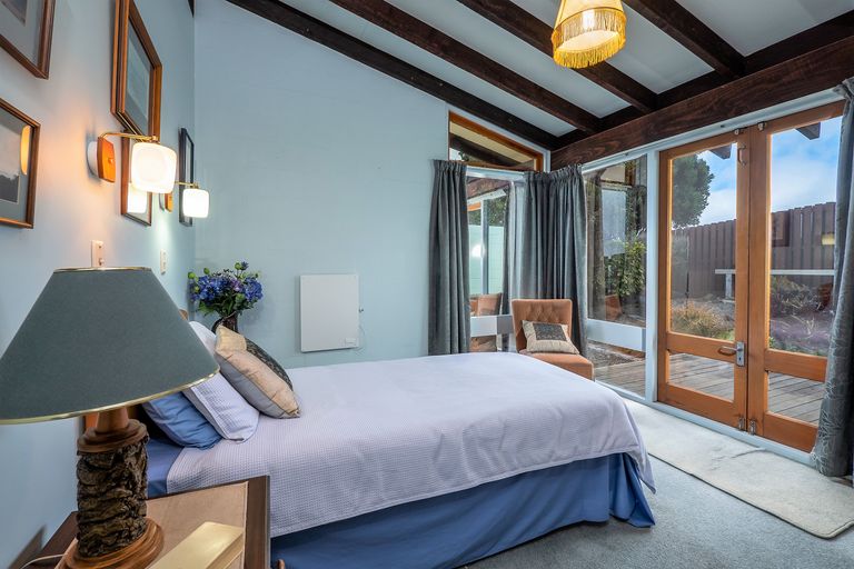 Photo of property in 76 Cannon Hill Crescent, Mount Pleasant, Christchurch, 8081