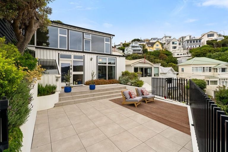 Photo of property in 2 Maida Vale Road, Roseneath, Wellington, 6011