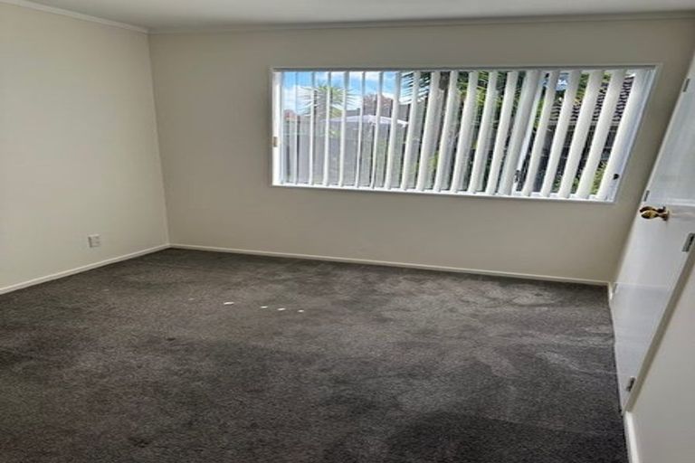 Photo of property in 1/9 Santiago Crescent, Unsworth Heights, Auckland, 0632