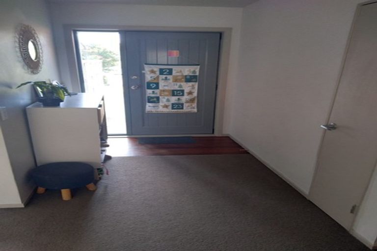 Photo of property in 30 Te Puia Drive, Aotea, Porirua, 5024