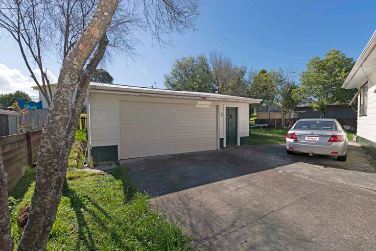 Photo of property in 3 Glucina Place, Glen Eden, Auckland, 0602