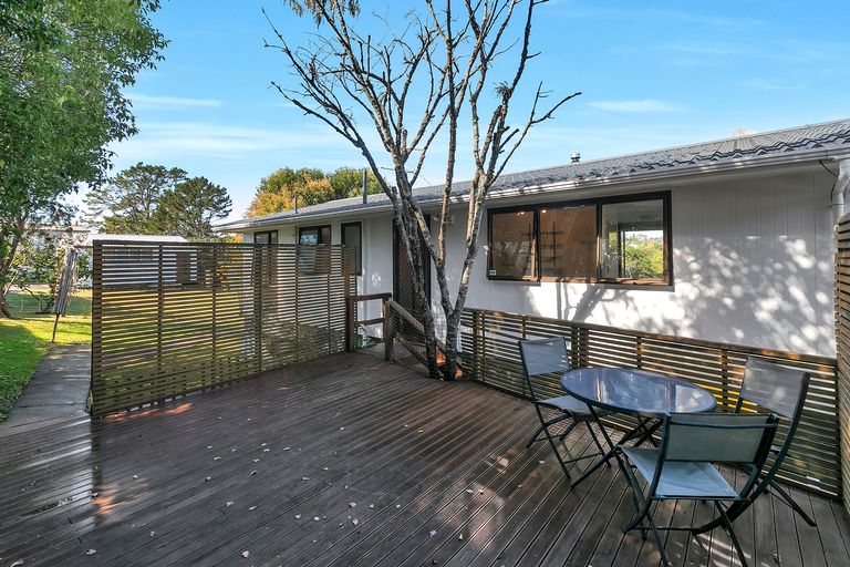 Photo of property in 2/109 Oreil Avenue, West Harbour, Auckland, 0618