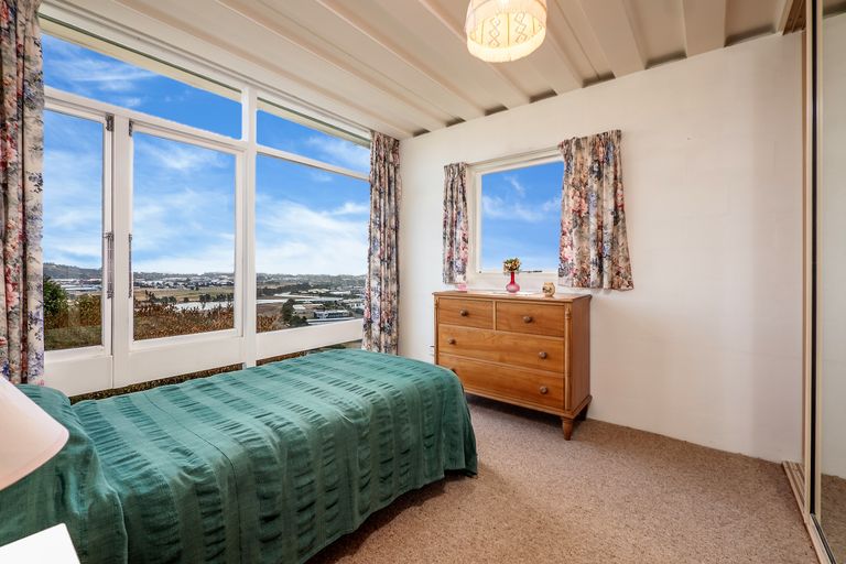 Photo of property in 76 Cannon Hill Crescent, Mount Pleasant, Christchurch, 8081