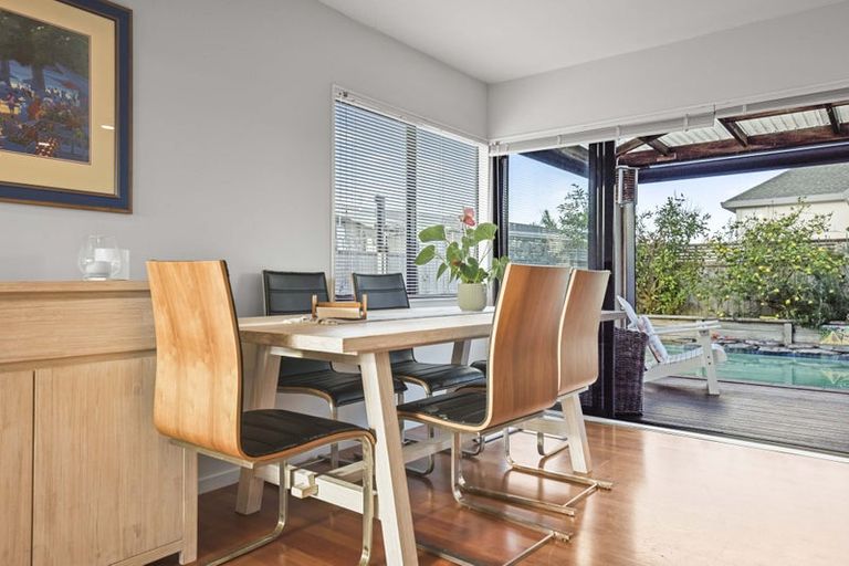 Photo of property in 1/66 Browns Bay Road, Rothesay Bay, Auckland, 0630