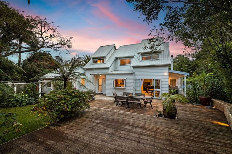 Photo of property in 4 Kitewaho Road, Swanson, Auckland, 0816