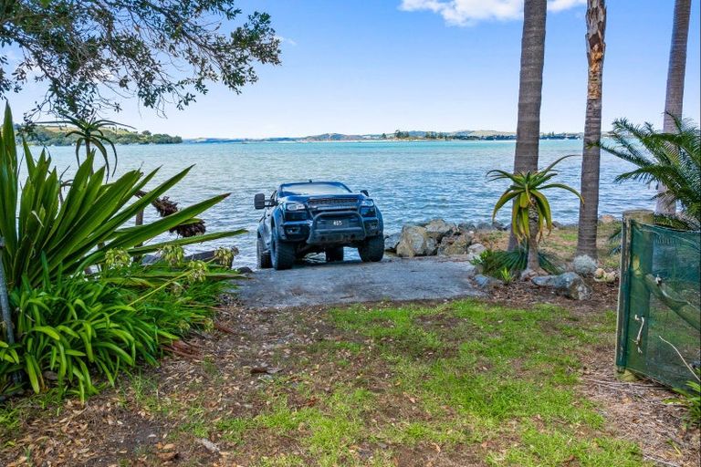 Photo of property in 465 Leigh Road, Whangateau, 0985