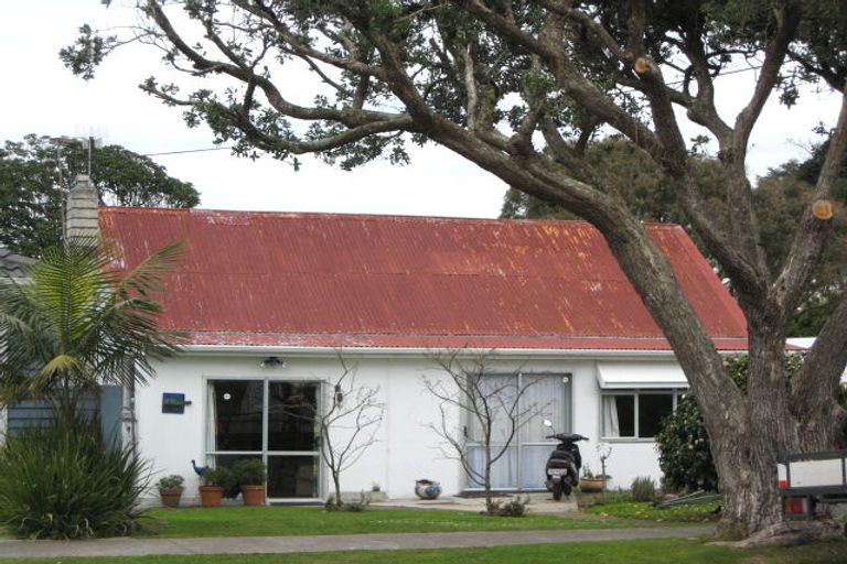 Photo of property in 49 Whiteley Street, Moturoa, New Plymouth, 4310