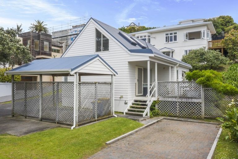Photo of property in 16 Alfred Street, Northcote Point, Auckland, 0627