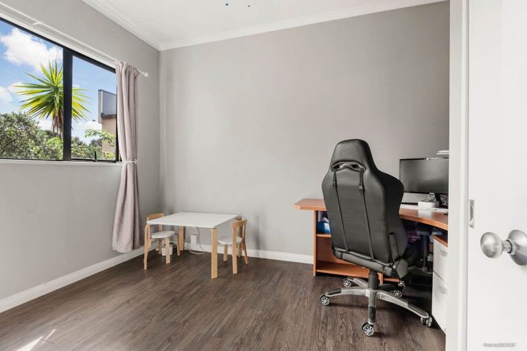 Photo of property in 2 Arlose Place, Westgate, Auckland, 0614