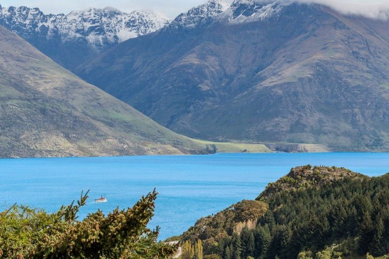 Photo of property in 16a Dart Place, Fernhill, Queenstown, 9300