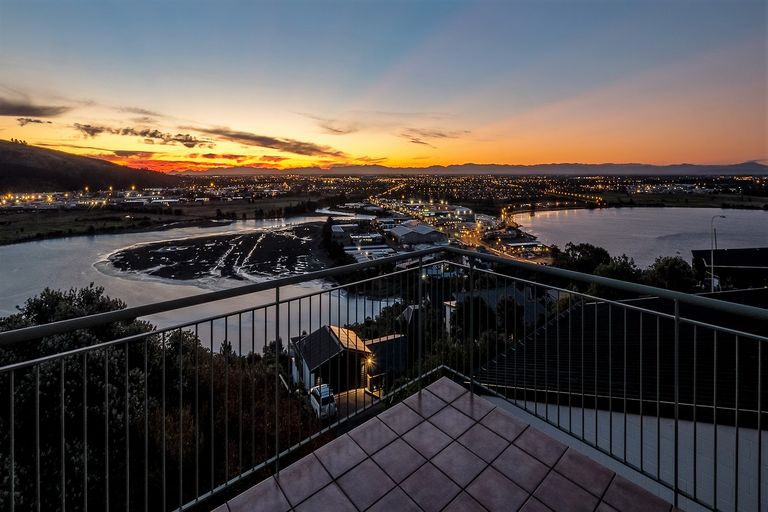 Photo of property in 76 Cannon Hill Crescent, Mount Pleasant, Christchurch, 8081