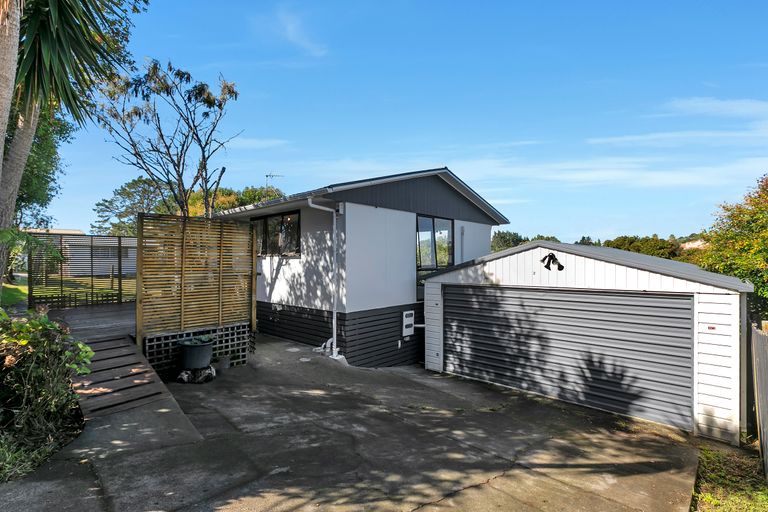 Photo of property in 2/109 Oreil Avenue, West Harbour, Auckland, 0618
