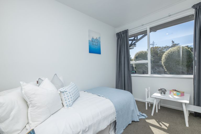 Photo of property in 12 Rosanna Place, Aranui, Christchurch, 8061