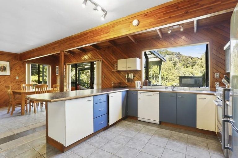 Photo of property in 236 Forest Hill Road, Waiatarua, Auckland, 0612