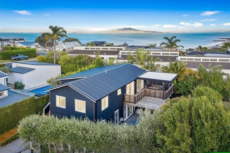Photo of property in 2/31 Heathcote Road, Castor Bay, Auckland, 0620