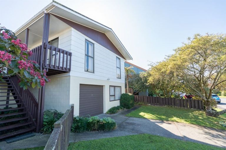 Photo of property in 8 Robyn Place, Dinsdale, Hamilton, 3204