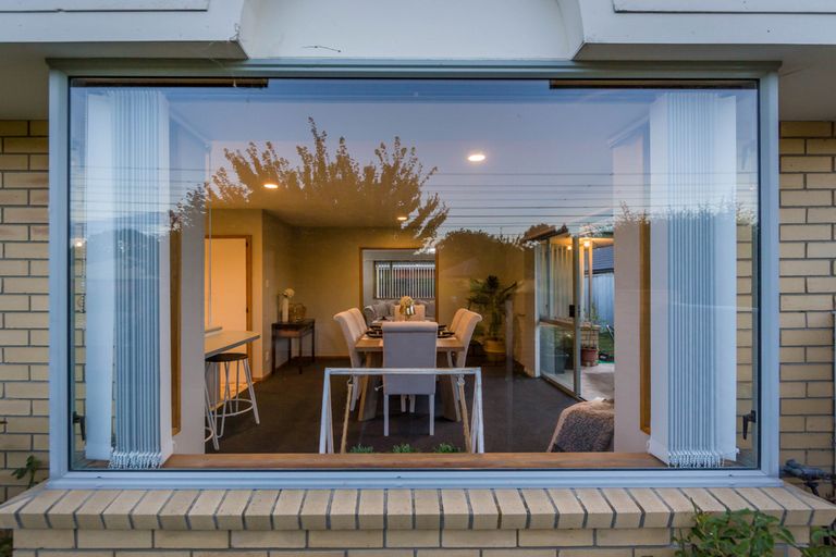 Photo of property in 1/15 Showgate Avenue, Sockburn, Christchurch, 8042