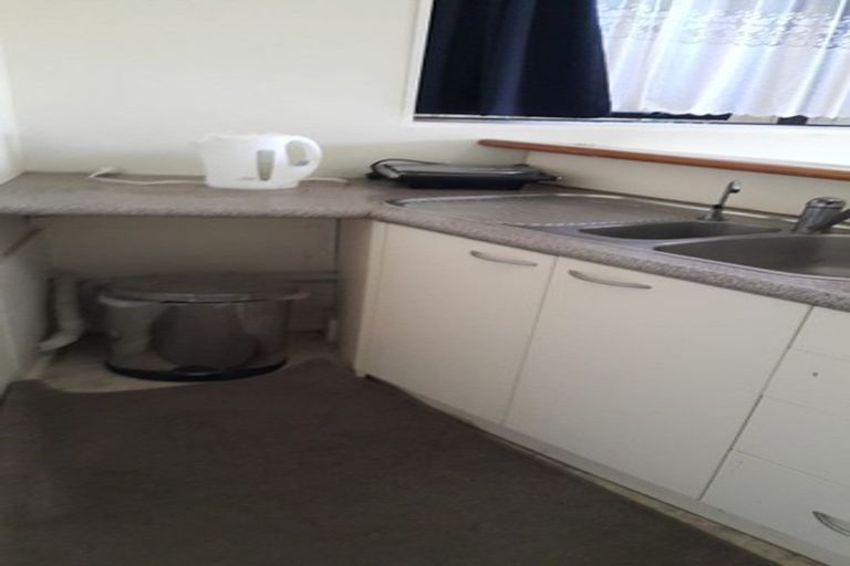 Photo of property in 2/523 Glenfield Road, Glenfield, Auckland, 0629