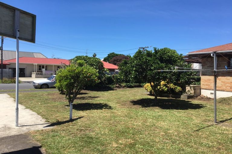 Photo of property in 1 Snead Place, Hamilton East, Hamilton, 3216