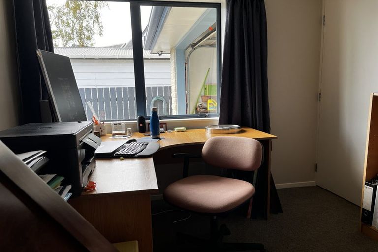 Photo of property in 32 Somerset Crescent, Highbury, Palmerston North, 4412